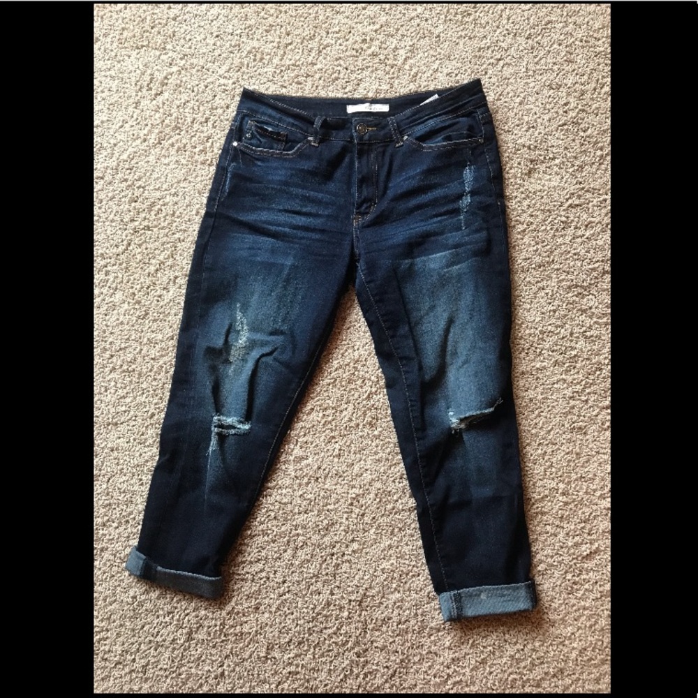 Ripped Capri jeans. New not worn.